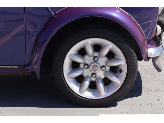 限定車専用アルミホイール右フロント