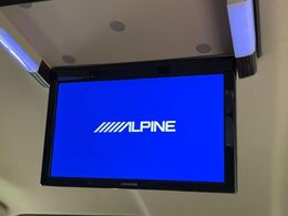 【フリップダウンモニター】大画面モニターで後席でもエンタメをお楽しみいただけます。小さなお子様にも大人気の装備です♪