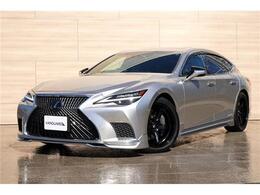 オプションボディカラーの銀影ラスター☆レクサスが誇る塗装技術【ソニック工法】を応用し、光と陰影の繊細な移ろいを映し出す特別なボディカラー☆車体の曲線美や立体的なラインをより際立たせてくれます☆