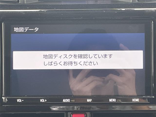 こちらオーディオ周りの写真になります。動作確認済みです。詳しい機能に関しましては装備欄を確認ください。車によっては多機能なナビなど、充実したオーディオがついている車両もあります。