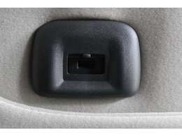 助手席シートバックには、スマホやタブレットの充電も可能なUSBポートを装備