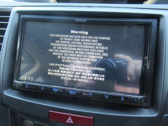 フルセグTV+DVDの視聴も可能です♪車内にいても退屈せずにお過ごし頂けます♪