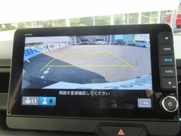 バック駐車が苦手な方や、初めてのお車で不安な方でも後方をナビ画面に映してくれるので、ラクラク停められます。