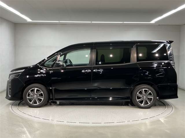 お車の現車確認と店頭納車可能なお客様に限らせて頂きます。
