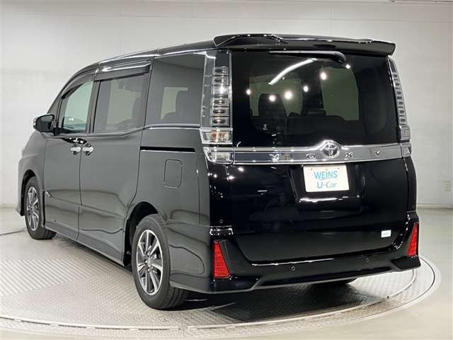 最大3年先まで延長可能なロングラン保証α（有料）もご用意しております。無料保証期間1年に安心をプラスする、1年または2年の延長保証がお選び頂けます。もちろん、走行距離は無制限です。