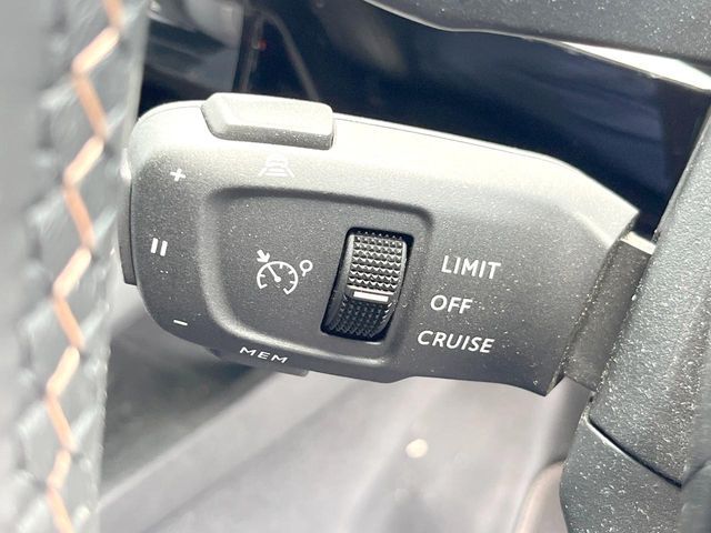 ●アクティブクルーズコントロール：前の車との車間距離を一定にとりつつ、一定速度で自動走行してくれる次世代のクルーズコントロール！主に高速道路や自動車専用道路で使用する便利な機能です！