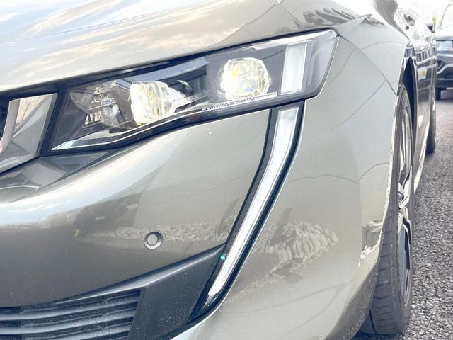 ●LEDヘッドライト：夜間走行時も良好な視界を確保し安心して運転できる高輝度LEDヘッドライトを装備！点灯速度が早く、消費電力も抑えられています。