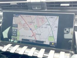 ●純正ナビ:一体感のあるナビは、高級感ある車内を演出してくれます。Bluetooth再生などオーディオ機能も充実しておりますので、運転もより楽しめます♪