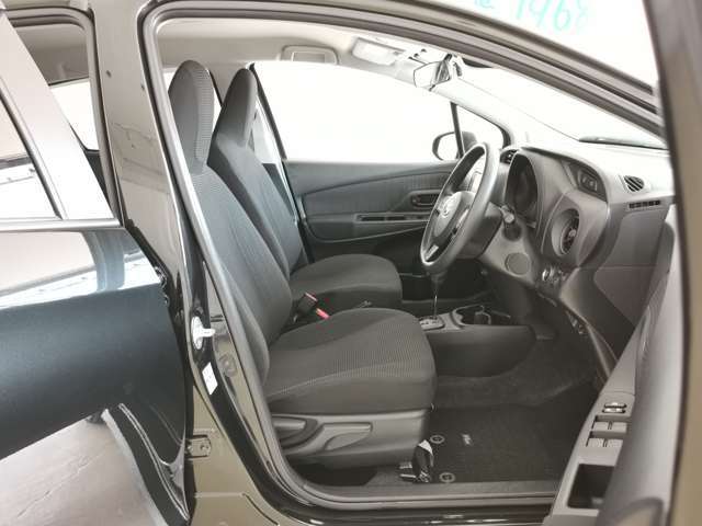 【運転席】メイン席でインテリアでは一番ダメージも出やすい座席位置となりますね、現車にてコンディション確認お願いします。