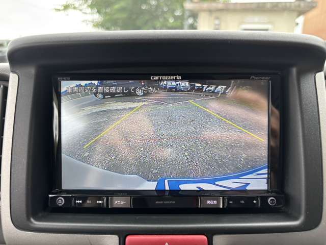 ★バックカメラ★駐車時に後方がリアルタイム映像で確認できます♪大型商業施設や立体駐車場での駐車時や、夜間のバック時に大活躍！運転スキルに関わらず、今や必須となった装備のひとつですよ(*^^)v