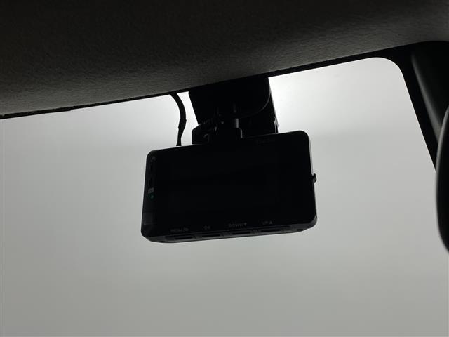 【バックミラー】大きくて見やすいので、後方を見るときも安心です！