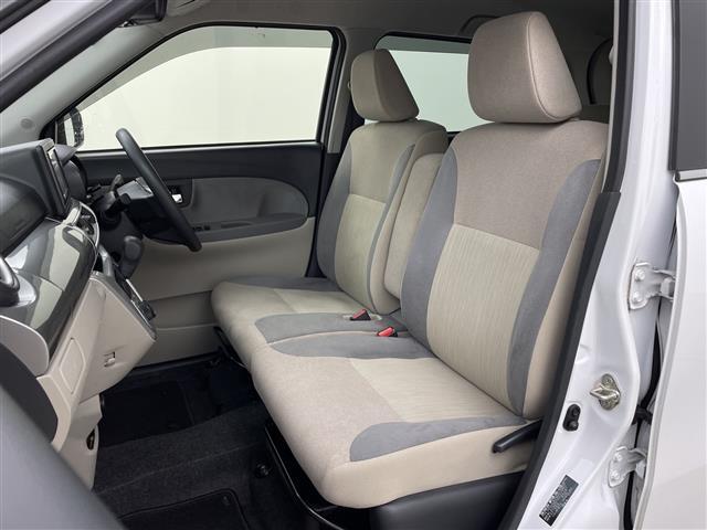 【助手席】きれいな助手席なので家族や友だちに乗ってもらっても安心です！新品のフロアマットのご注文も可能です。掲載箇所以外にご希望の写真がございましたらお気軽にお問い合わせ下さい。