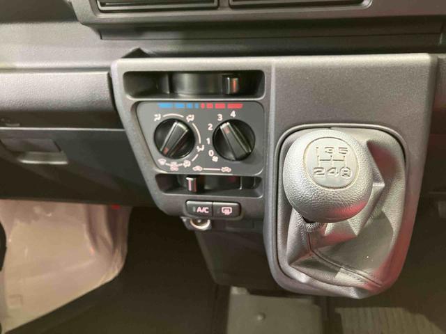 納車前にはプロのメカニックが、各部の点検を行います。ディーラーにしか出来ない品質、そしてサービスできっと満足していただけると思います！