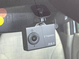 【ドライブレコーダー】安心・安全なカーライフに必須のドライブレコーダーを装備！走行中はもちろん、あおり運転や事故に遭遇した際の状況も映像で記録し、万一のリスクに備えます。