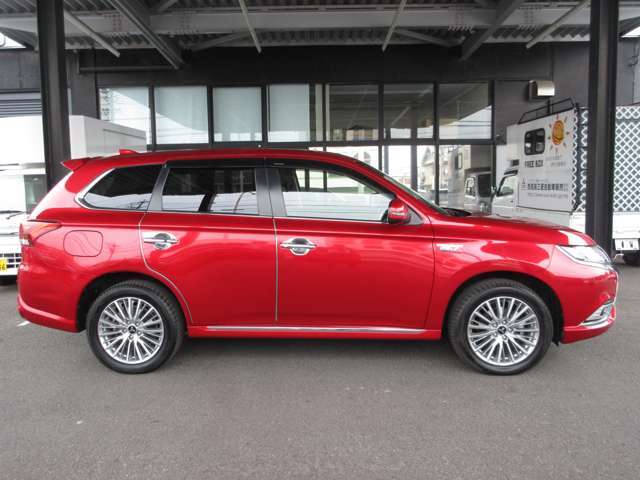 ダイヤモンド保証プラスにご加入いただくと、中古車登録日から1年以内にご利用可能な「選べる3つの補償」付いてきます！（詳しくはスタッフまで）