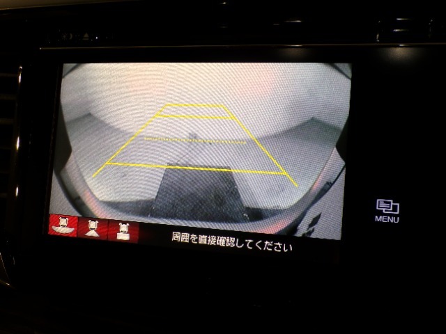 バックカメラもあるので後退時も安心です。