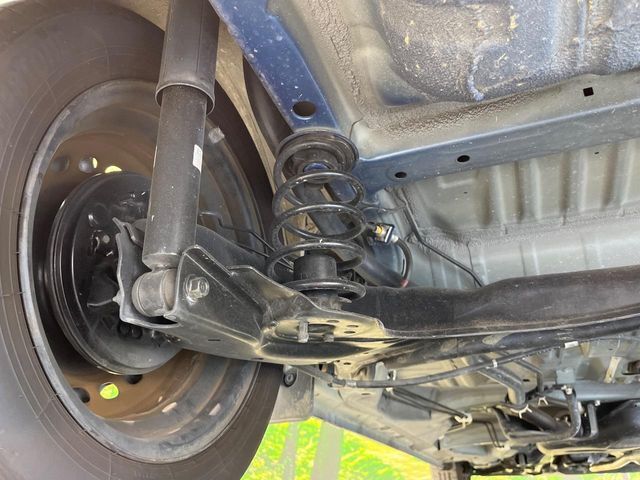 お車を安心してお乗りいただく為には、足回りの定期点検が欠かせません。サービスサポート（有償保証）では無料点検もご提供しており、安心のカーライフをお過ごしいただけるサポート体制が整っています。