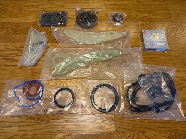 タイミングチェーン一式・ガスケット・プラグ等交換して納車します。