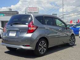 この他にも多数の画像を掲載しております。ご覧いただければ、より詳しくおクルマをご覧いただけます。日本全国への納車・登録も承ります！　※輸送費用等が別途必要となります。ご了承ください