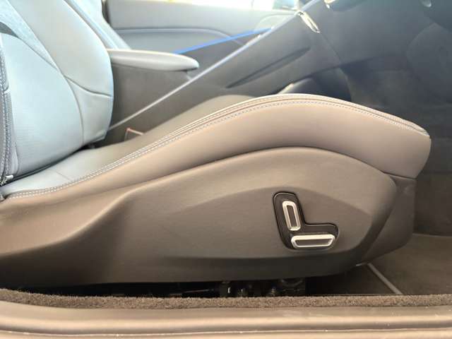 ご遠方の場合でも、概算にて下取り車両の金額を算出することは可能です。車検証をご準備いただき、走行距離をご確認の上お問い合わせください。