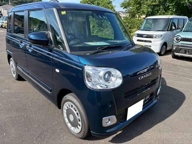 展示場も広々～！オールメーカー取り扱ってるので、色んな車の中からお気に入りの一台を見つけてください！