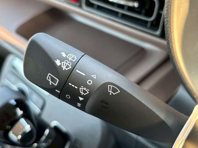 軽自動車専門店　ユアーズ森町店には常時100台以上の軽自動車を展示しています！色んなメーカーの車を、のんび～りご覧いただけます！(^▽^)/