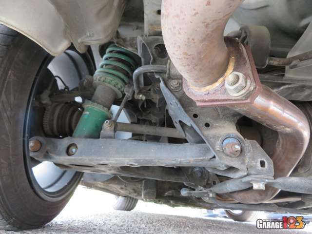 リア足回り部。経年劣化はあるものの比較的良好な状態かと見ております。減衰も生きておりクリックするとフィールがちゃんと変わります。