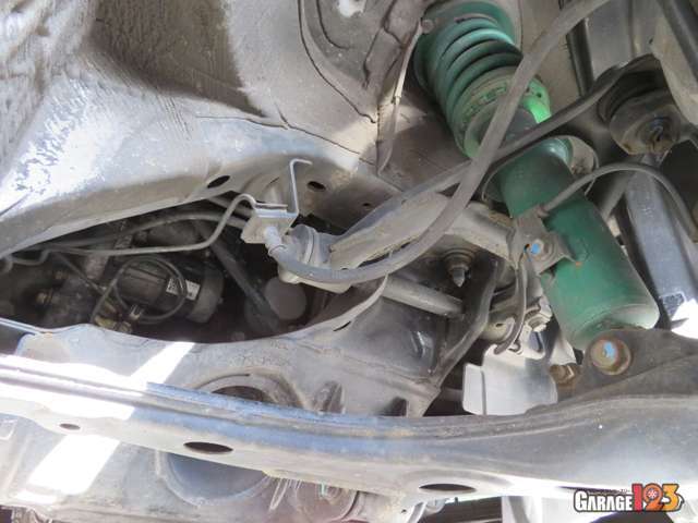 フロント足回り部。目立つサビなどが無く、経年劣化レベルかと見ております。車高調はテイングリーンですね♪ケースからのオイル漏れも見当たりません。