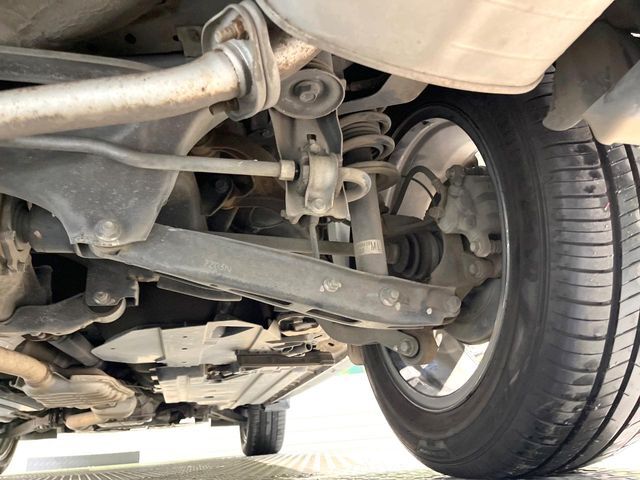 お車を安心してお乗りいただく為には、足回りの定期点検が欠かせません。サービスサポート（有償保証）では無料点検もご提供しており、安心のカーライフをお過ごしいただけるサポート体制が整っています。