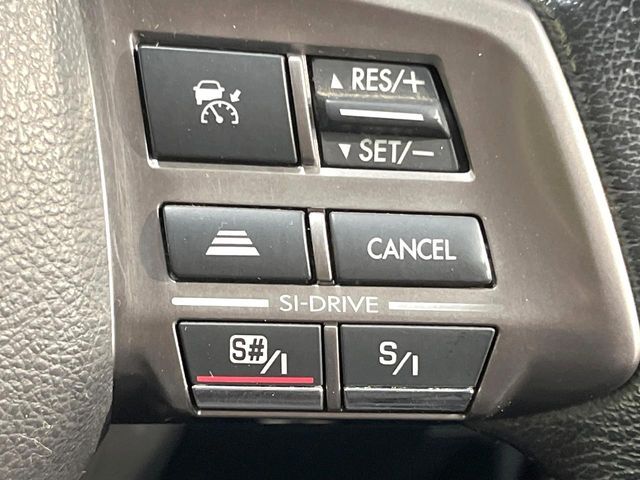 【全車速追従機能付クルーズコントロール】高速道路での長距離走行が楽に！！自動で速度を保つクルーズコントロールが、衝突軽減システムと連携し、前方の車両を感知して車間を保つように速度調節してくれます！！