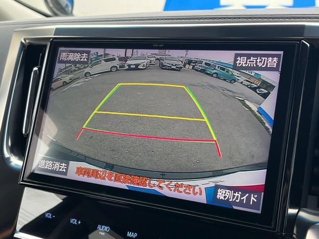 【バックカメラ】駐車時に後方がリアルタイム映像で確認できます。大型商業施設や立体駐車場での駐車時や、夜間のバック時に大活躍！運転スキルに関わらず、今や必須となった装備のひとつです！