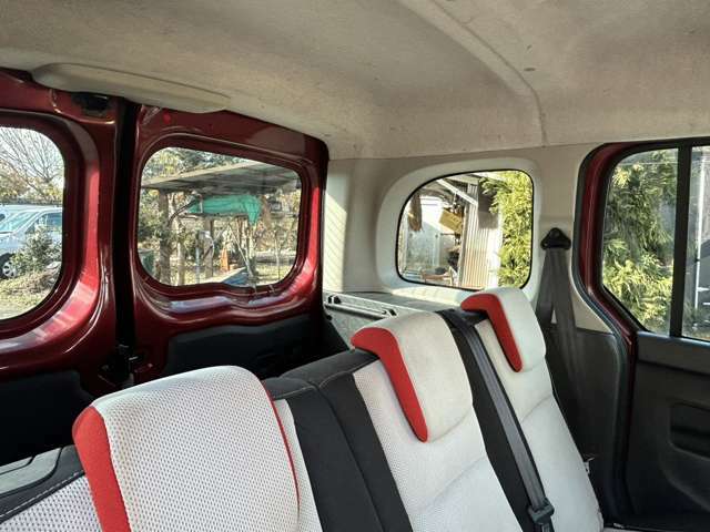 カングーは窓が多く車内が明るいのも魅力の一つです！