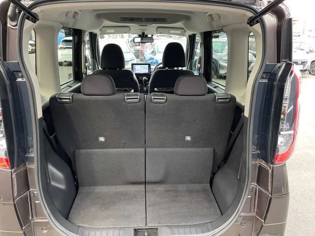 荷物を積むに十分なトランクスペース