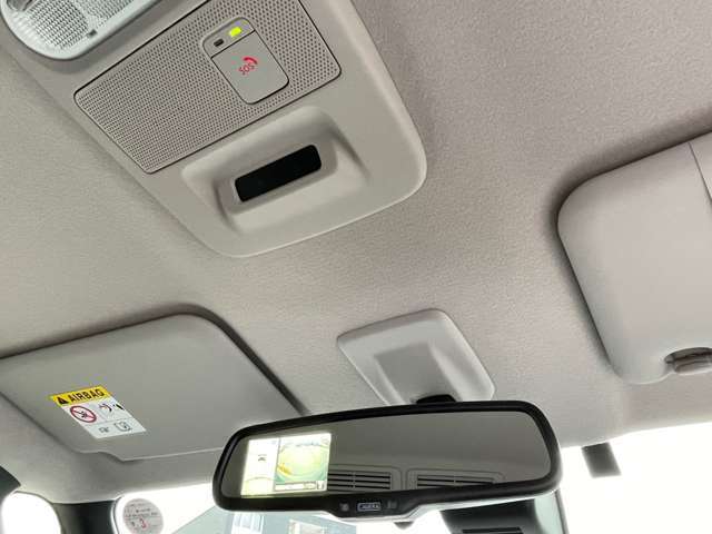 スマートルームミラーで荷物満載でも確認出来ます。またSOSコールも装備されております。