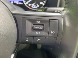 【クルーズコントロール】高速道路もラクラク走行。アクセルを離しても一定速度で走行ができ、長距離運転時の負担を軽減！加速・減速も簡単なスイッチ操作で調整できます。