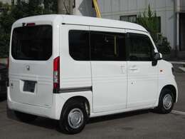 リヤ面は標準でプライバシーガラスです。