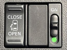 【パワースライドドア】スマートキーや運転席のスイッチでスライドドアの開閉が可能♪電動だから力を入れてドアを開ける必要が無く、小さいお子様でも、重い荷物を持っている時もラクに開け閉めできます♪