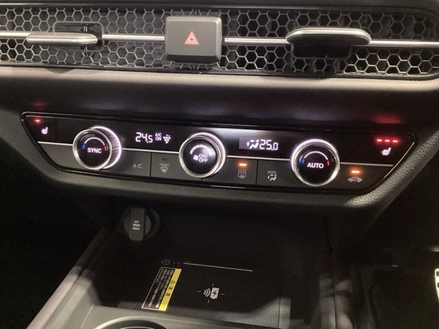 左右独立エアコンなので左右で温度を変えられます。同乗者の方も快適ですね。