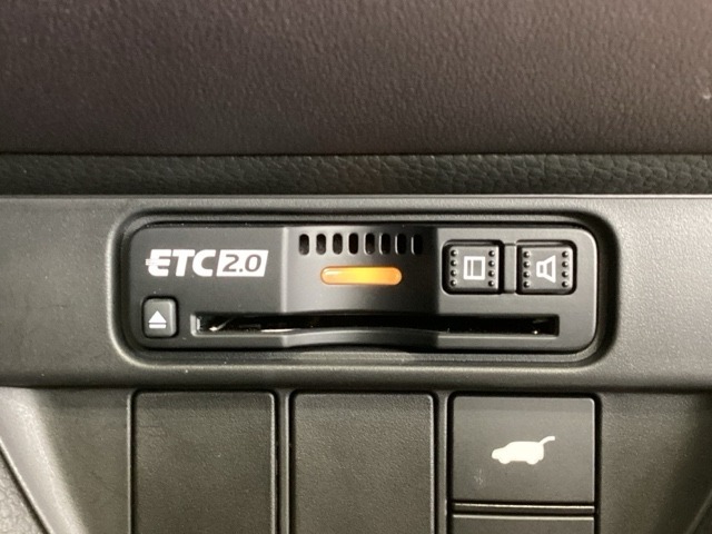 いまや快適なカーライフに欠かせないETCが付いています。