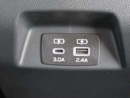 タイプAとタイプCの充電ポートがございます！