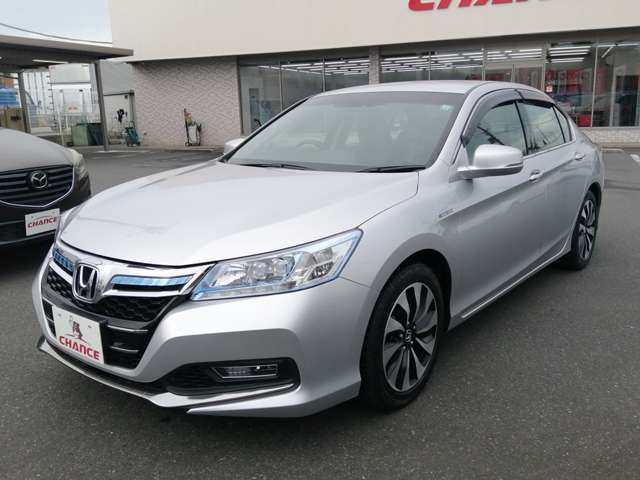 チャンスではお車の販売、整備や修理だけではないんです！車検や鈑金塗装、レンタカーの貸し出し、自動車保険の加入まで全てをサポート致します！！お車の事で困ったことがあれば何でもお気軽にご相談ください。