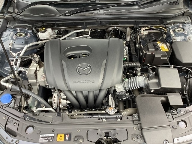【エンジンルーム】意のままの走りを生み、走る歓びと優れた環境性能を両立したSKYACTIV！アクセルを踏んだ分だけ加速するようなリニアで感性に直結した走りがエンジンでは体感できます！