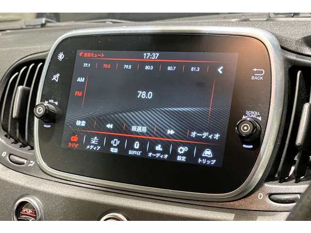 お持ちのスマートフォンが使える、Car Play＆Android Auto対応のU-Connectを搭載。そのままナビゲーション機能がご利用いただけます。