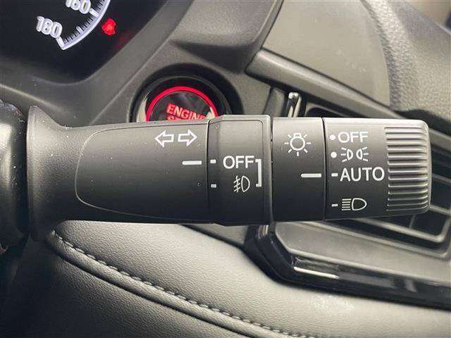 【　オートライト　】オートライトなのでライトの点け忘れを気にすることなく運転が出来ます♪