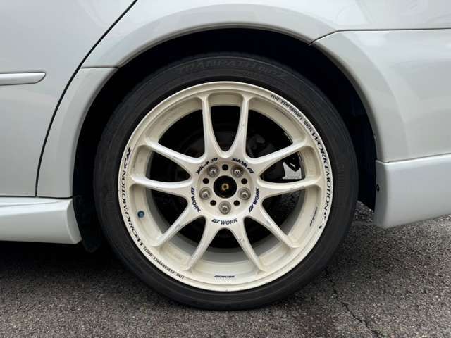 社外アルミホイール。215/45R18。左後