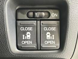 【両側パワースライドドア】スマートキーや運転席のスイッチで後席スライドドアの開閉が可能♪電動だから力を入れてドアを開ける必要が無く、小さなお子様でも簡単に開け閉めでき快適です♪
