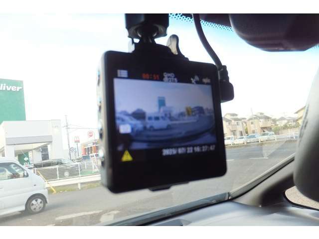 全国納車可能です♪　現車確認が難しいお客様には、詳細画像をお送りさせていただくことも可能です。担当スタッフに何なりとお申し付け下さい！なお、　提携陸送会社　よりご自宅までお届け致します。
