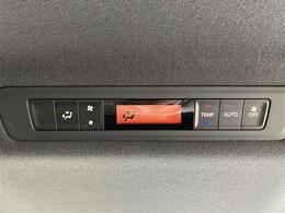 【後部座席操作部】後部座席を快適に過ごしていただくための便利な装備が付いています！