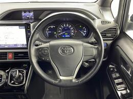 【ステアリング】軽い力で扱いやすいハンドルです。目立つ傷やスレなどなく綺麗な状態です！除菌プランいれていただくとさらに快適に！清潔なお車はお子様にも安心ですね！