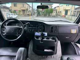 弊社では、納車前整備費用（法定整備）乗り出し価格の中に含まれております！